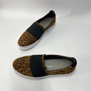 CLARKS Women’s Size 6 Black Cheetah Print Casual Slip On Flats Loafers